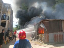 Gudang Minyak Terbakar di Bukittinggi, Damkar Agam Kerahkan 3 Armada & 14 Personel