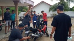 Ular Masuk Dalam Motor, Damkar Agam Lakukan Evakuasi Cepat di Lubuk Basung