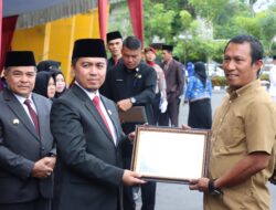Hari Pahlawan, Bupati Agam Beri Penghargaan pada 26 Wajib Pajak Patuh