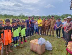 Anggota DPRD Agam Joni Putra Bantu Perlengkapan untuk Open Tournament POSMAS Cup 2025