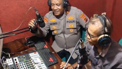 Kasat Binmas Polres Agam Sampaikan Imbauan Harkamtibmas Lewat Siaran Radio
