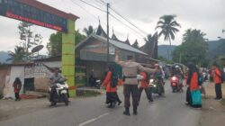Polisi Siaga di Depan SMPN 1 Tanjung Raya, Amankan Aktivitas Siswa saat Jam Masuk Sekolah