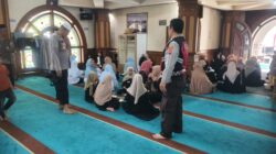 Kapolsek Tanjung Raya Beri Penyuluhan Kamtibmas ke Santriwati MTI Bayur