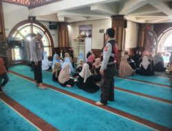 Kapolsek Tanjung Raya Beri Penyuluhan Kamtibmas ke Santriwati MTI Bayur
