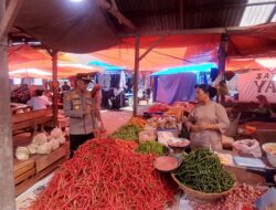 Kapolsek Ampek Nagari Blusukan ke Pasar Bawan, Sapa Pedagang dan Pembeli