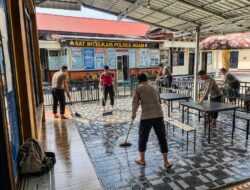 Personel Polres Agam Bersihkan Area Masjid Baitun Nur, Wujud Kepedulian dan Ciptakan Lingkungan Nyaman