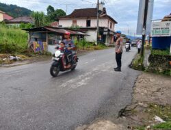 Cegah Kemacetan dan Kecelakaan, Polsek Tanjung Raya Siaga di Depan SMPN 1 Tanjung Raya