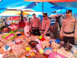 Kasat Binmas Polres Agam Turun ke Pasar Tiku, Beri Edukasi Kamtibmas kepada Warga