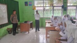 Polisi Masuk Sekolah, Kapolsek Tanjung Mutiara Sosialisasikan Bahaya Kenakalan Pelajar di MTSN 5 Agam