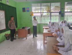 Polisi Masuk Sekolah, Kapolsek Tanjung Mutiara Sosialisasikan Bahaya Kenakalan Pelajar di MTSN 5 Agam