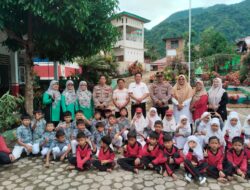 Kapolsek Tanjung Raya “Goes To School” di SDN 23 Koto Baru, Sosialisasikan Bahaya Narkoba dan Bullying