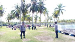 Polsek Tanjung Mutiara Sisir Pantai Muaro Mati, Wisatawan Diingatkan Tak Berenang
