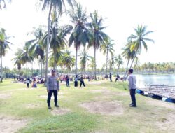 Polsek Tanjung Mutiara Sisir Pantai Muaro Mati, Wisatawan Diingatkan Tak Berenang