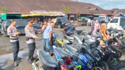 Kasat Binmas Polres Agam Pantau Pasar Balai Selasa, Petugas Parkir Diingatkan Antisipasi Curanmor