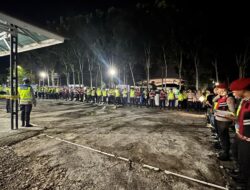 Ribuan Warga Meriahkan Pawai Obor Malam Takbiran di Agam, Polisi Kerahkan Pengamanan di Sepanjang Rute