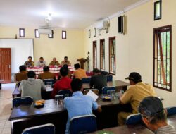 Jaga Situasi Tetap Kondusif, Polsek Tanjung Mutiara Gelar Rapat Bersama Tokoh Nagari dan Pemuda