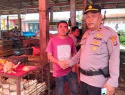 Kasat Binmas Polres Agam Ajak Warga Pasar Bawan Jaga Kekompakan dan Keamanan