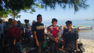 Polsek Tanjung Mutiara Sisir Kawasan Wisata Muaro Mati, Pengunjung Diminta Tak Mandi di Pantai