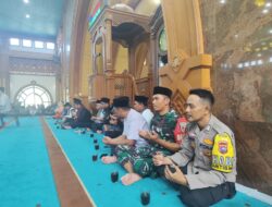 Bhabinkamtibmas Hadiri Peringatan 1 Muharram di Bayua, Perkuat Kedekatan Polri dengan Masyarakat