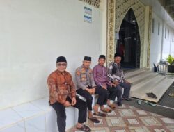 Jelang Salat Jumat, Kapolsek Ampek Nagari Temui Warga, Ajak Jaga Keamanan Lingkungan
