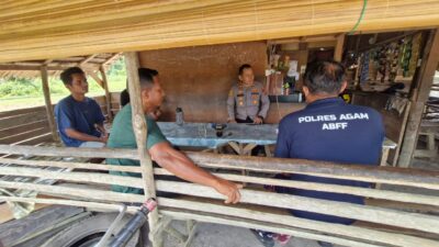 Kapolsek Lubuk Basung Ngopi Bareng Pengepul Batu, Bahas Kamtibmas hingga Pelayanan Masyarakat