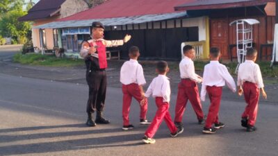 Jaga Keselamatan Pelajar, Polsek Tanjung Mutiara Perketat Pengaturan Lalu Lintas di Tiku
