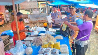Kasat Binmas Polres Agam Turun ke Pasar Lama Lubuk Basung, Pantau Harga Sembako