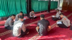 Tadarus Al-Qur’an Jadi Rutinitas Personel Polres Agam, Perkuat Iman dan Integritas Anggota