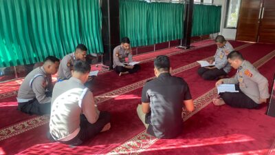 Tadarus Al-Qur’an Jadi Rutinitas Personel Polres Agam, Perkuat Iman dan Integritas Anggota