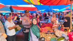Kasat Binmas Polres Agam Sapa Pedagang Pasar Padang Baru, Ini Pesan yang Disampaikan