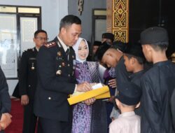 HUT Bhayangkara ke-80, Polres Agam Santuni Anak Yatim dan Beri Penghargaan kepada Personel Berprestasi
