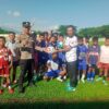 Wakapolsek Lubuk Basung Serahkan Bantuan Bola kepada SSB Academy Tunas Harapan Agam, Wujud Kepedulian Polri terhadap Generasi Muda