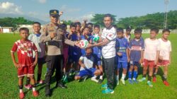 Wakapolsek Lubuk Basung Serahkan Bantuan Bola kepada SSB Academy Tunas Harapan Agam, Wujud Kepedulian Polri terhadap Generasi Muda