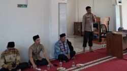 Bhabinkamtibmas Sitanang Sampaikan Pesan Kamtibmas Saat Wirid Majelis Taklim