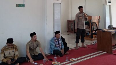 Bhabinkamtibmas Sitanang Sampaikan Pesan Kamtibmas Saat Wirid Majelis Taklim
