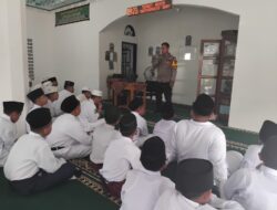 Cegah Perundungan Sejak Dini, Polsek Lubuk Basung Beri Sosialisasi Bullying kepada Santri di Pesantren Nurul Huda Agam