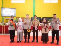 Kapolres Agam Pimpin Polwan Goes To School, Puluhan Pelajar Dapat Pembekalan