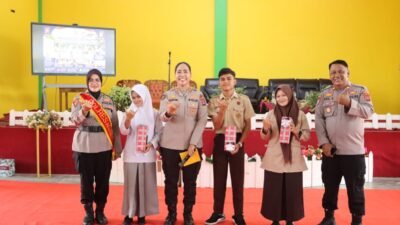 Kapolres Agam Pimpin Polwan Goes To School, Puluhan Pelajar Dapat Pembekalan