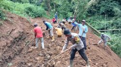 Tak Cuma Jaga Kamtibmas, Polisi di Matur Ikut Bersihkan Irigasi demi Sawah Warga