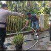 Polisi dan Warga Kompak Bersihkan Masjid Jamik di Palembayan