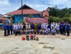 Cegah Kebakaran Sejak Dini, Damkar Pasaman Barat Simulasi di SMKN 1 Ranah Batahan