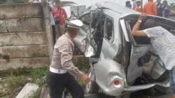 NYARIS MAUT! Avanza Disambar KA Sri Lilawangsa, 2 Orang Luka di Perlintasan Jl Hiu