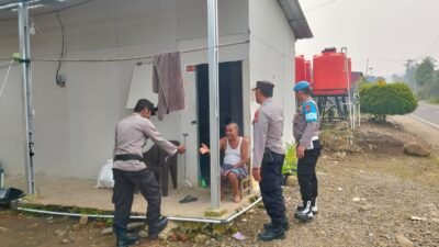 Sambangi Warga Huntara Padang Ganting, Polsek Palembayan Pastikan Situasi Aman