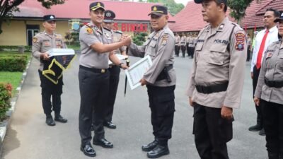Kapolres Binjai Beri Penghargaan 12 Personel Berprestasi
