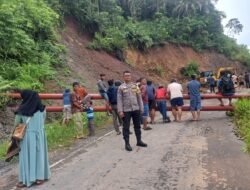 Jalan Palembayan-Matur yang Tertutup Longsor Mulai Dibersihkan