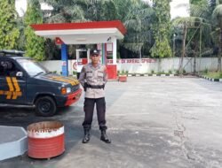 Cek SPBU Manggopoh, Polsek Lubuk Basung Pastikan Aktivitas Pengisian BBM Berjalan Lancar