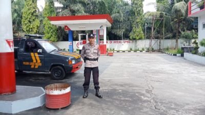 Cek SPBU Manggopoh, Polsek Lubuk Basung Pastikan Aktivitas Pengisian BBM Berjalan Lancar